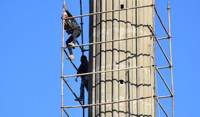 Çerkezköy’de işçilerin tehlikeli minare onarımı