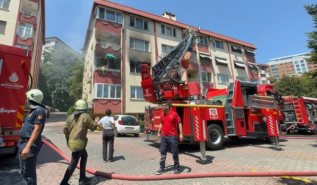 4 katlı binada çıkan yangın söndürüldü