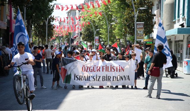 Çocuklar Filistin'e destek için yürüdü