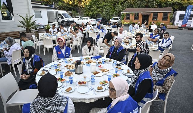 Deniz Feneri Derneği üyeleri Filistinli öğrencilerle buluştu