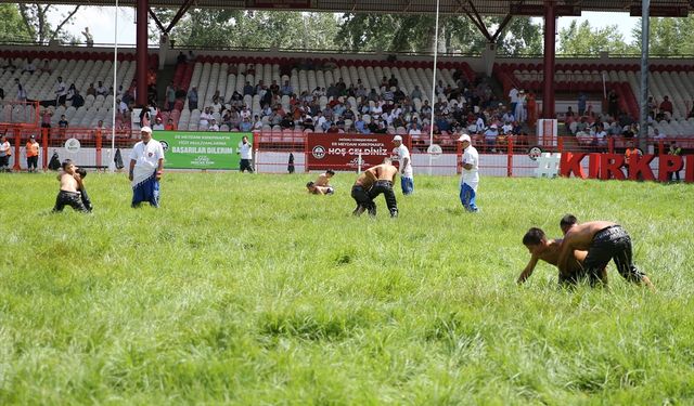 Minik pehlivanlar er meydanına indi