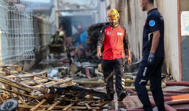 Sandalye fabrikasında çıkan yangın kontrol altına alındı