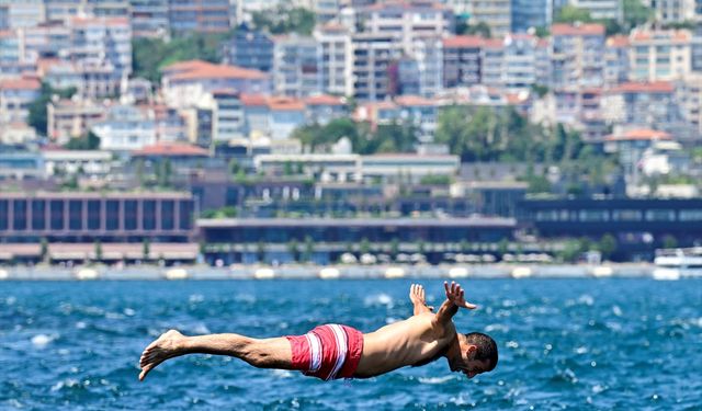 Sıcak hava ve nem nedeniyle sahil ve parklar boş kaldı