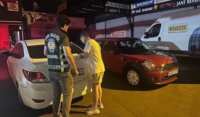 Trafiği tehlikeye düşüren 2 sürücüye ceza kesildi