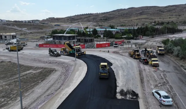 Asfalt çalışması tam gaz sürüyor