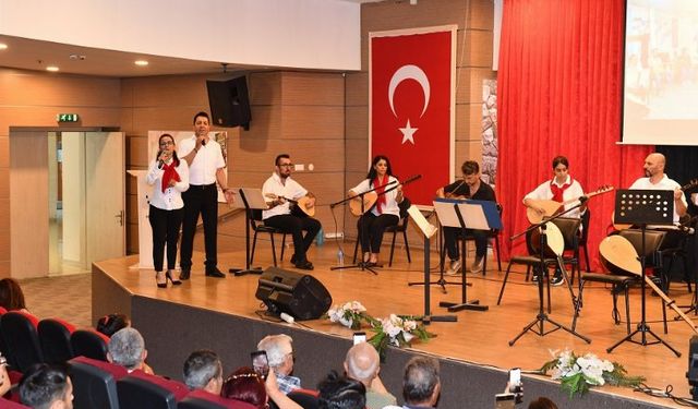 Bağlama kursiyerlerinden eşsiz konser