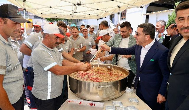 Belediye personeline aşure ikramı