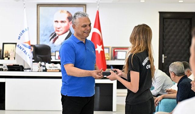 Cimnastikçisi  Sırcan, başkan Uysal'ı ziyaret etti