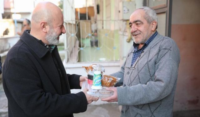 Evlere her gün 4 çeşit sıcak yemek gidiyor