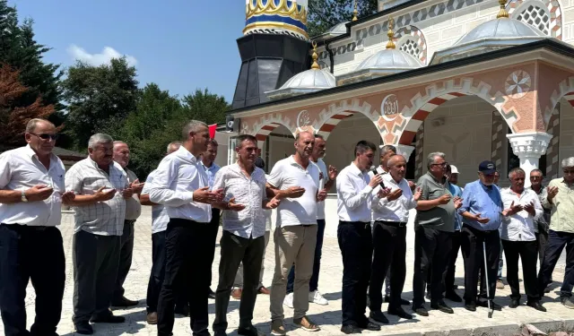 İzmit Kaynarca Camii vatandaşların ibadetine açıldı