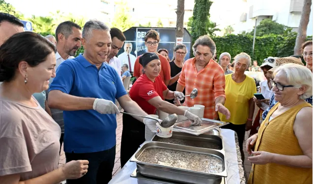 Muratpaşa'da aşure ikramı