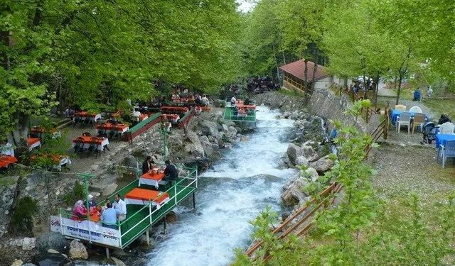 Saitabat Şelalesi turistlerin durak noktası