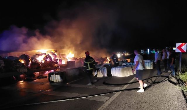 Trafik kazasında pamuk yüklü TIR yandı