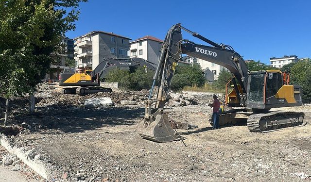 Karagöz çifti tarafından yapılacak olan camiinin inşaatı başladı