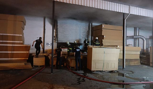 Çerkezköy’de bir depoda yangın çıktı