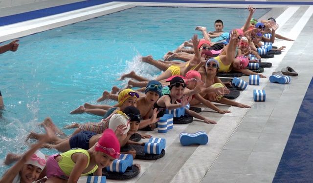 Çerkezköy Yarı Olimpik Yüzme Havuzunda ücretsiz kurslar başladı