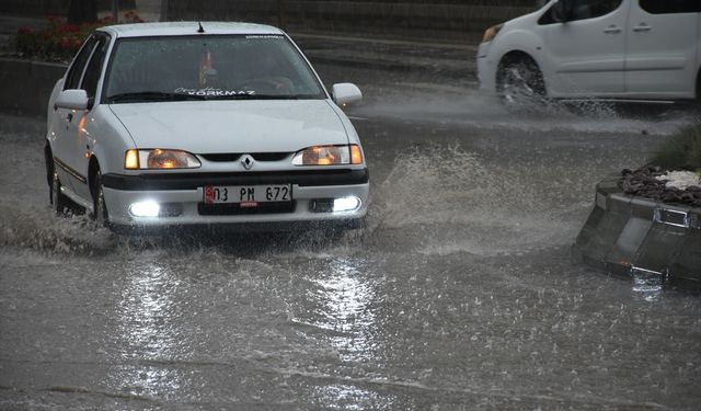 Sağanak etkili oldu