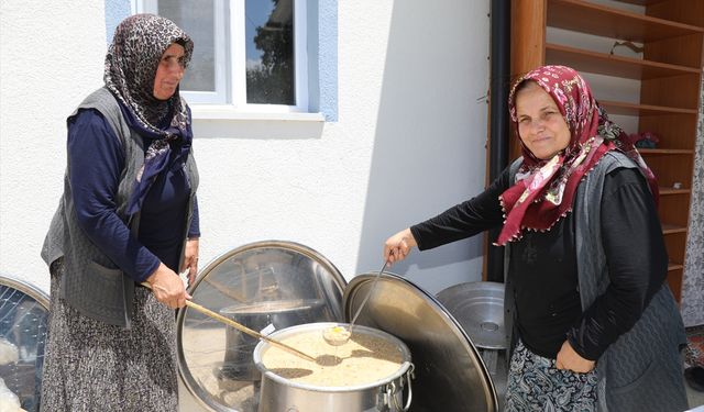 Vatandaşlara aşure dağıtıldı