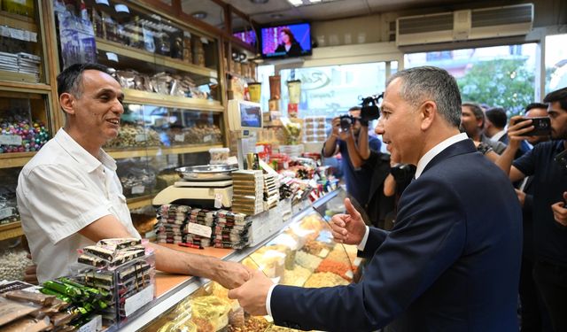 Bakan Yerlikaya esnaf ziyareti yaptı