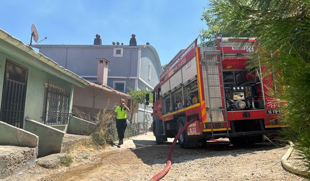 Çıkan yangın müstakil evi kullanılamaz hale getirdi