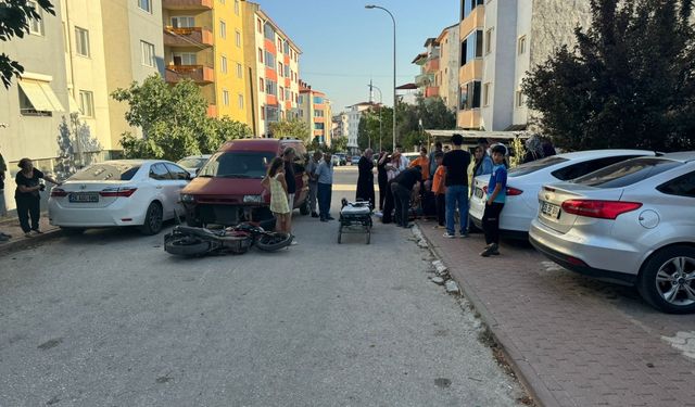 Hafif ticari araçla çarpışan motosikletin sürücüsü yaralandı