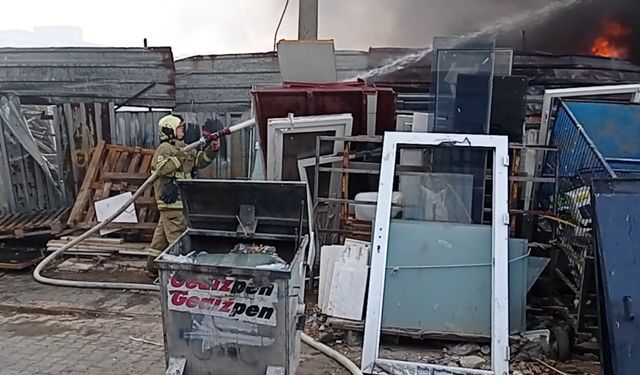 Hurdalıkta çıkan yangın söndürüldü