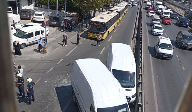 İETT otobüsünün de karıştığı zincirleme kazada 1 kişi yaralandı