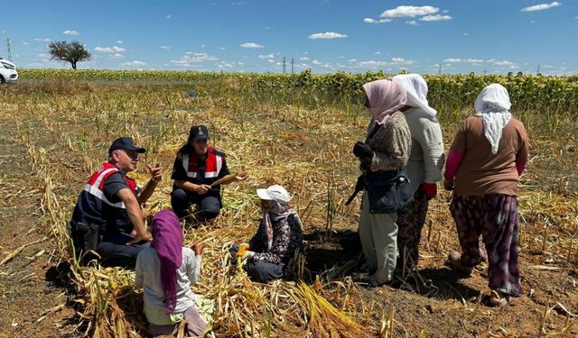 Jandarma vatandaşları bilgilendiriyor