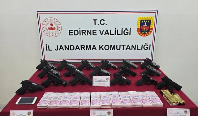 Kaçakçılık operasyonunda 17 ruhsatsız silah ele geçirildi