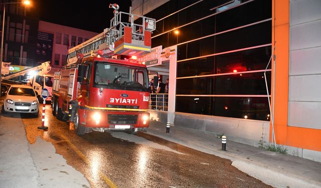 Market deposunda çıkan yangın söndürüldü