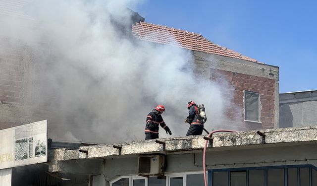 Metal atölyesinde çıkan yangın söndürüldü