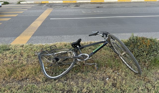 Otomobilin çarptığı bisiklet sürücüsü ağır yaralandı