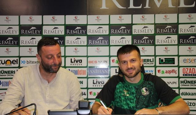 Sakaryaspor Murat Cem Akpınar'ı 1 yıllığına kiraladı