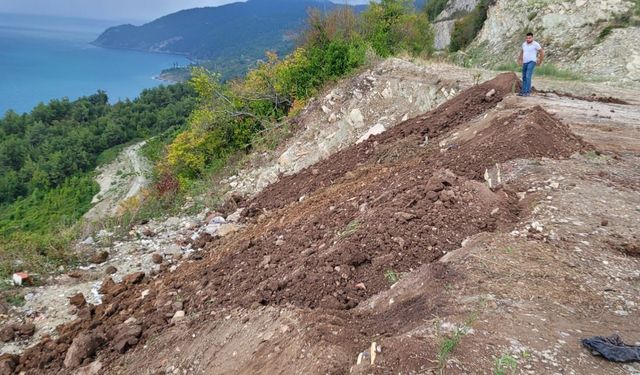 Seyir alanına kaçak dökülen çöp ve molozlar temizlendi