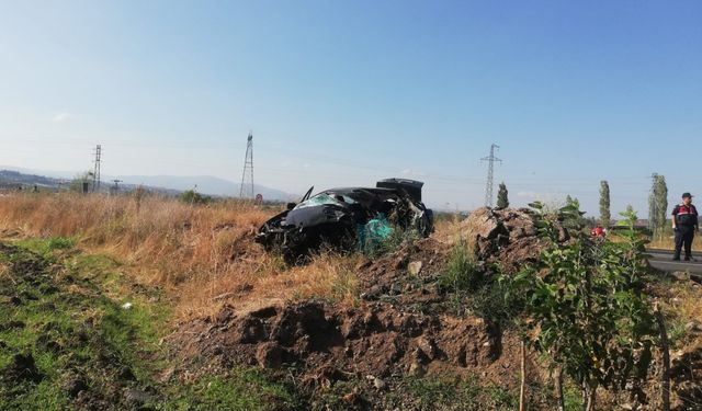 Süt tankeriyle otomobil çarpıştı: 2 kişi öldü, 1 kişi yaralandı