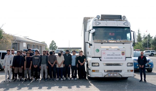 Tırın dorsesinde 44 düzensiz göçmen yakalandı