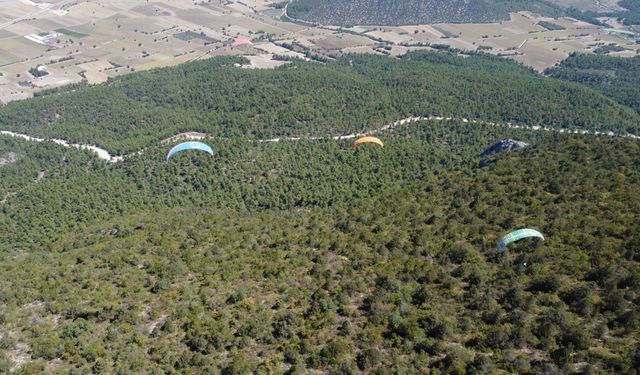 Yamaç paraşütü etkinliği tandem uçuşlarla devam etti