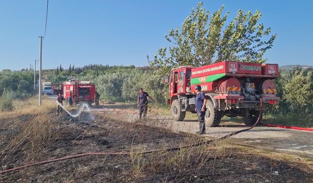 Yangın ormanlık alana sıçramadan söndürüldü