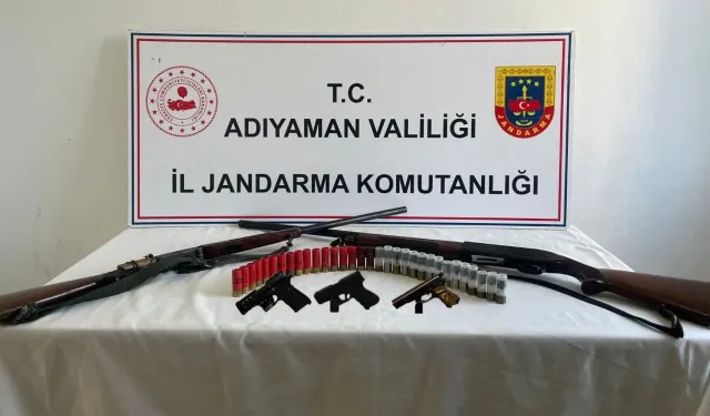 9 şüphelinin evinde yapılan aramada 2 av tüfeği ile 3 tabanca ele geçirildi