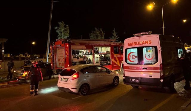 Aydınlatma direğine çarpan otomobilin sürücüsü öldü