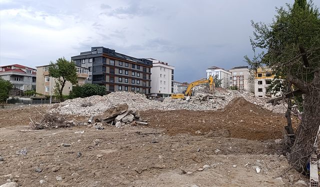 Çerkezköy’ün ilk sitesi Feyzullah Toprak konutları yıkıldı