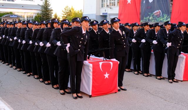 Eğitimini tamamlayan 276 kadın polis mezun oldu