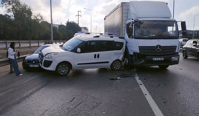 4 aracın karıştığı zincirleme trafik kazasında 3 kişi yaralandı