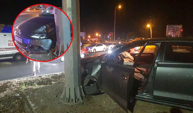 Çerkezköy’de otomobil direğe çarptı: 2 kişi yaralı