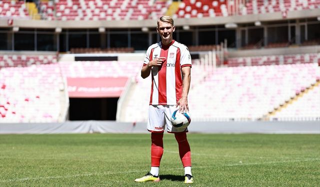 Sivasspor'dan orta sahaya takviye