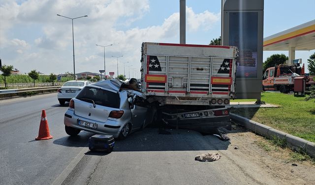 Tıra çarpan otomobildeki 1 kişi öldü