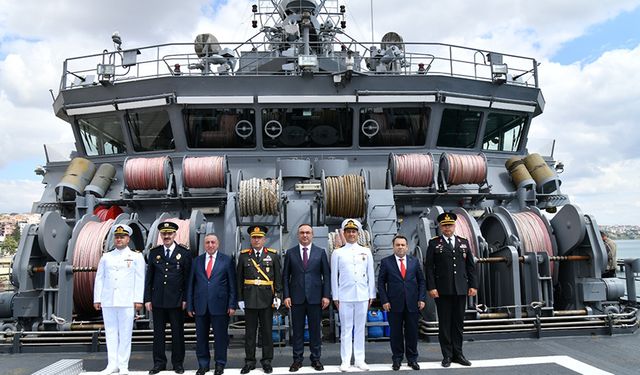 Vali Soytürk "TCG Işın" gemisini ziyaret etti