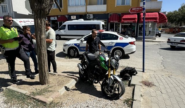 Edirne'de hafif ticari araçla motosiklet çarpıştı: 1 kişi  yaralandı