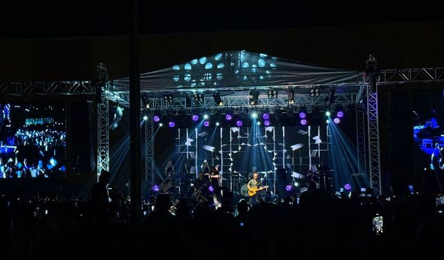 Haluk Levent, Beylikdüzü'nde halk konseri verdi