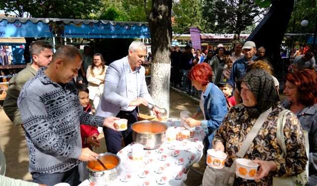 Köylü kadınlar yöresel lezzetlerini tanıttı